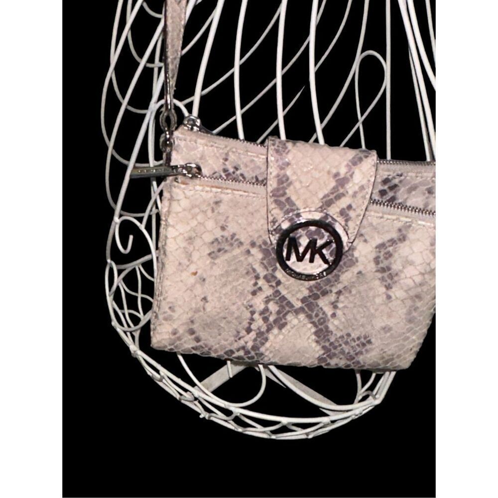 Michael Kors Fulton Pearl Grey snakeskin crossbody  Genuine leather outside pock